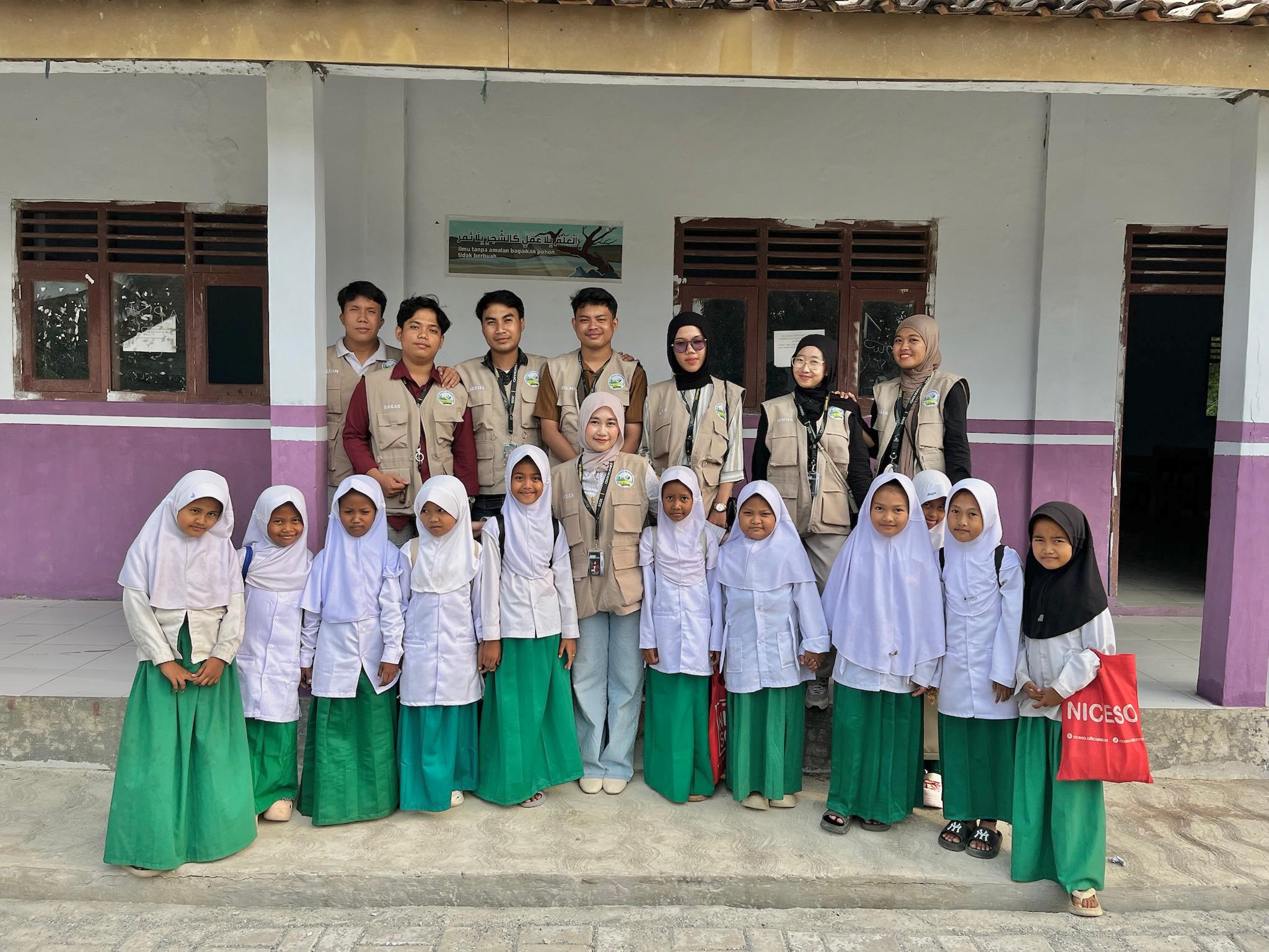 Mahasiswa KKM 28 UNIBA Melakukan Kegiatan Observasi Sekaligus Perkenalan di Madrasah Minhajul Abidin